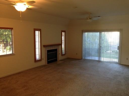 32605 Montgomery Dr - Photo 2 of 13