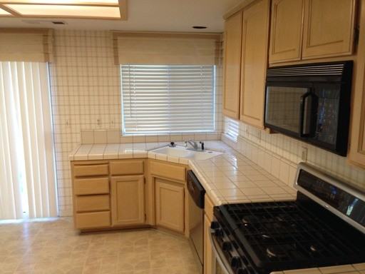 32605 Montgomery Dr - Photo 3 of 13