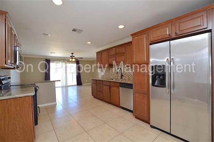 8608 E Vernon Ave - Photo 3 of 22