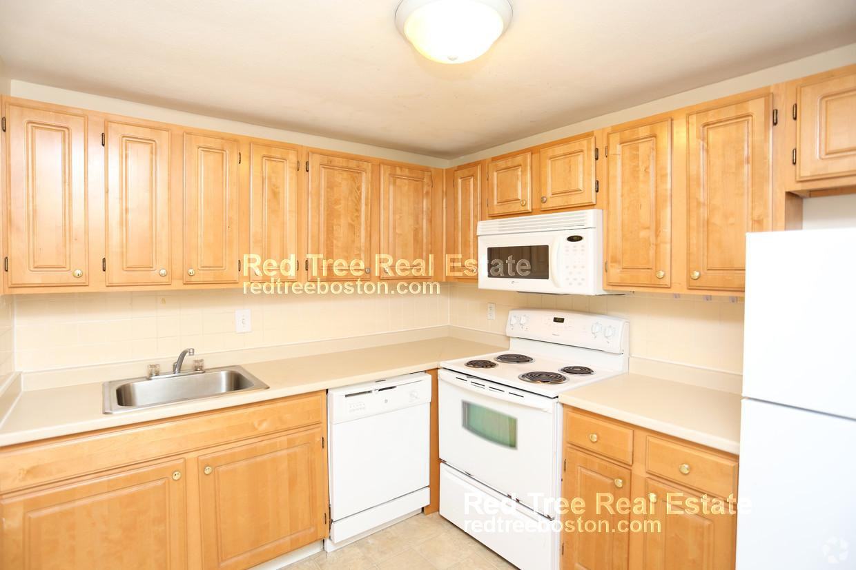 245 Main St #14 - Photo 3 of 13