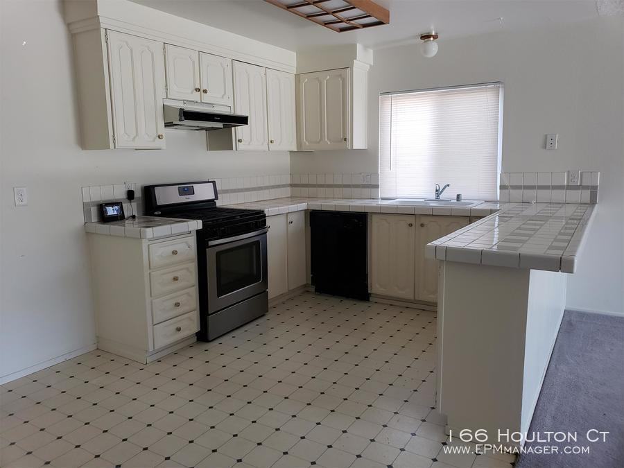 166 Houlton Ct - Photo 2 of 8