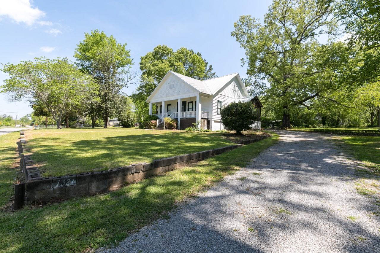 1321 Slope Dr - Photo 2 of 41