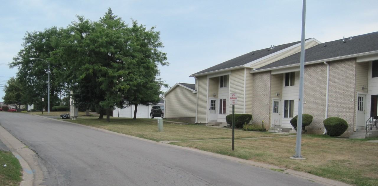 22 Parkwood Ln - Photo 3 of 9