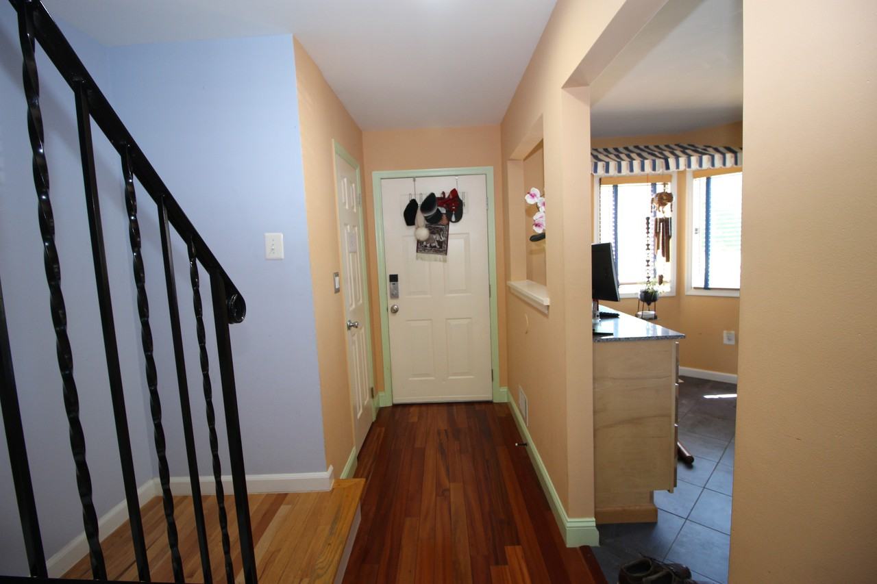 82 Regal Dr - Photo 2 of 27