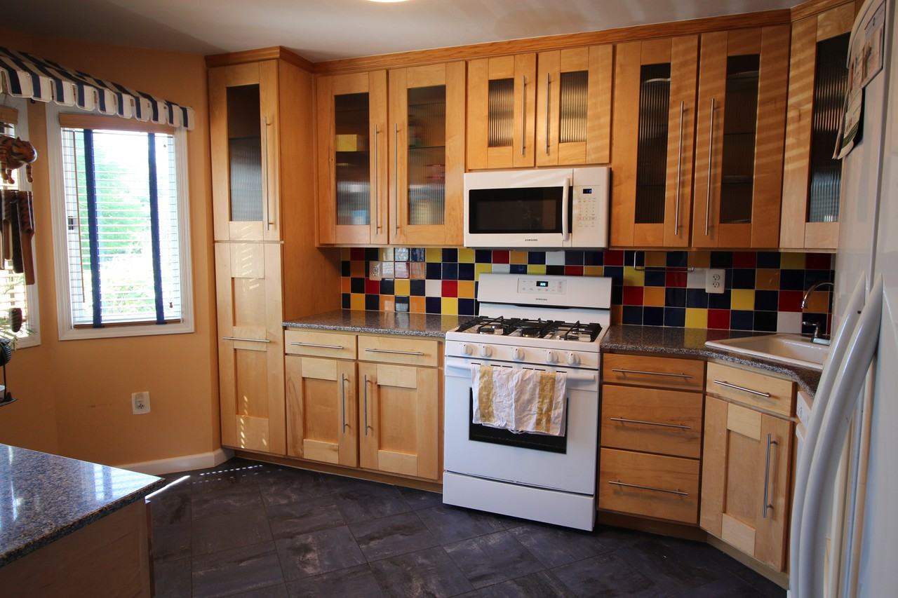 82 Regal Dr - Photo 3 of 27