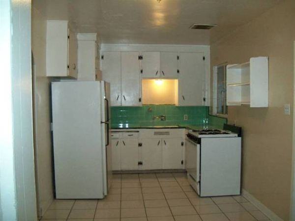 1332 E Hall St - Photo 2 of 5