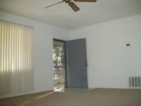 1332 E Hall St - Photo 3 of 5