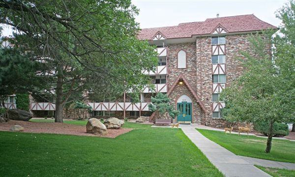 Broadmoor Terrace Apartment - Photo 3 of 4