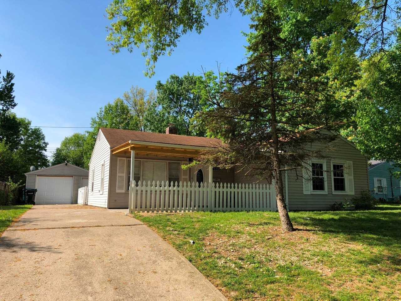 6511 Rainbow Ln - Photo 2 of 19