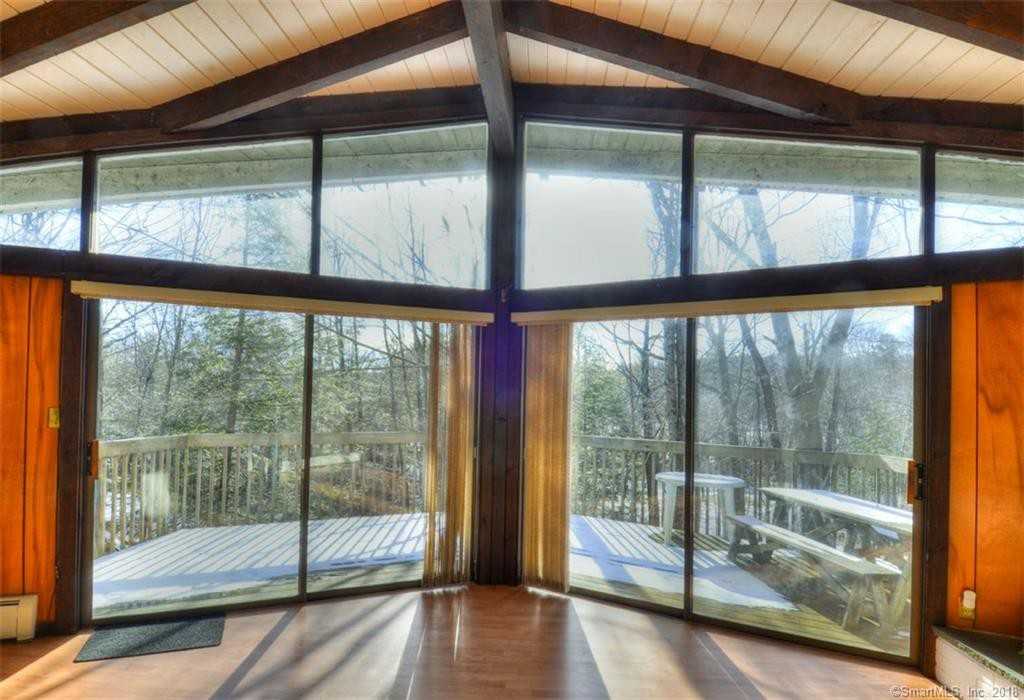 138 Ashley Dr - Photo 2 of 11