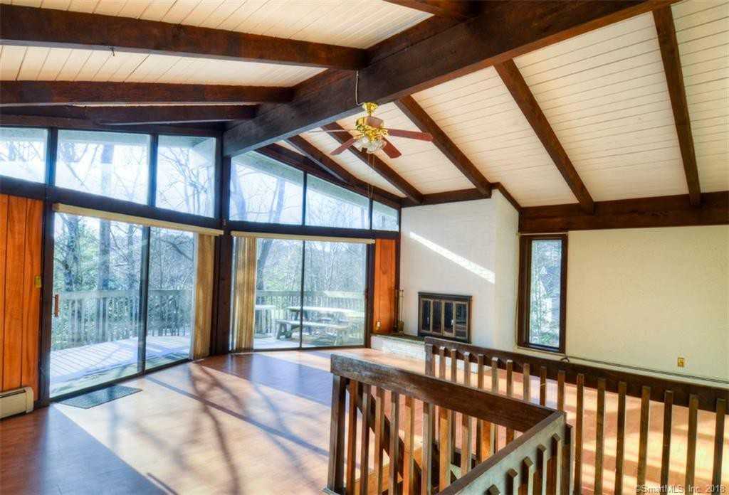 138 Ashley Dr - Photo 3 of 11