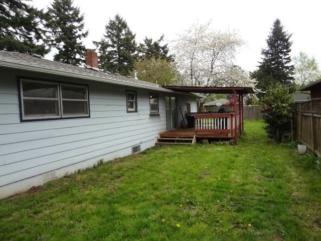 18206 NE Everett Ct - Photo 2 of 12