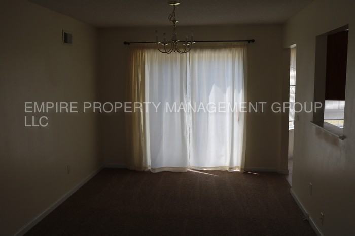 216 Woodcote Dr - Photo 3 of 11