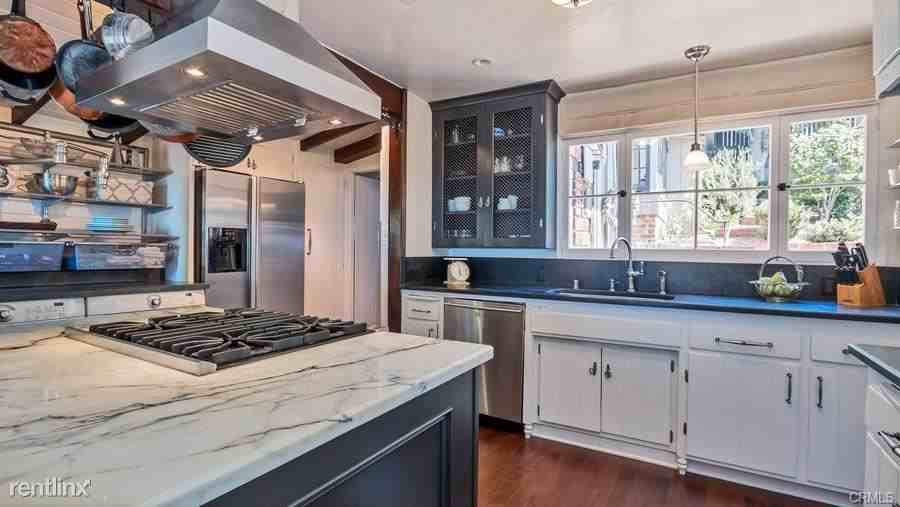 31112 Monterey St - Photo 2 of 17