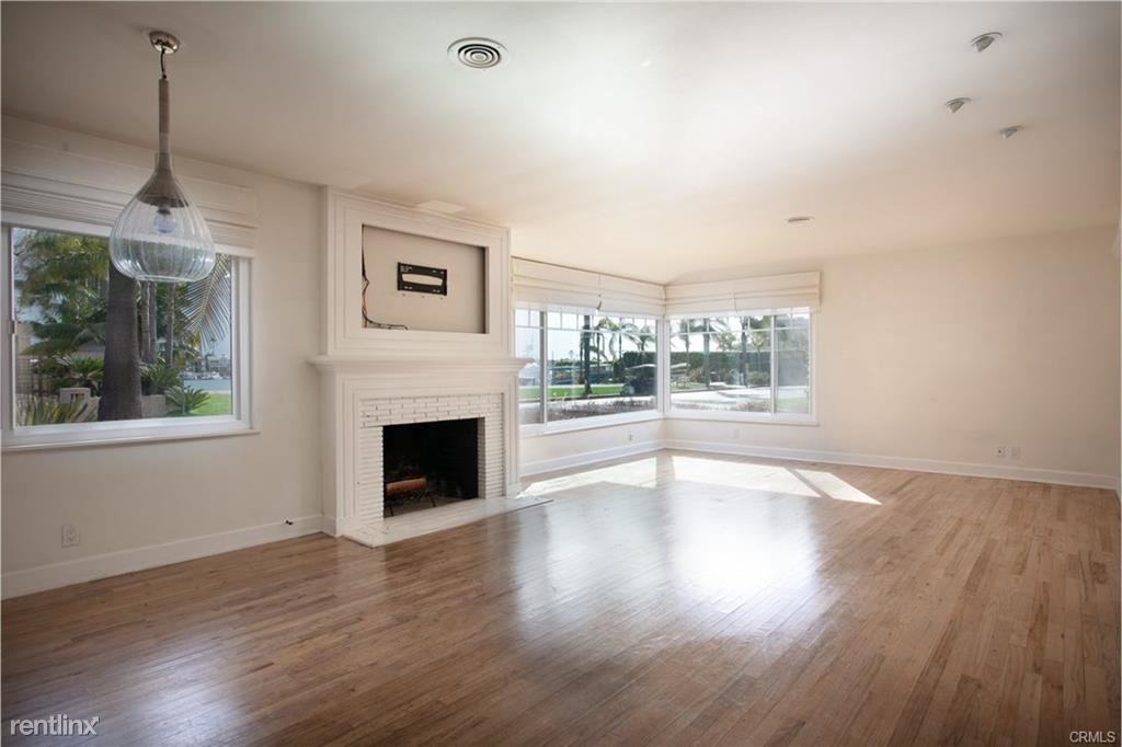 2421 Bayshore Dr - Photo 3 of 17