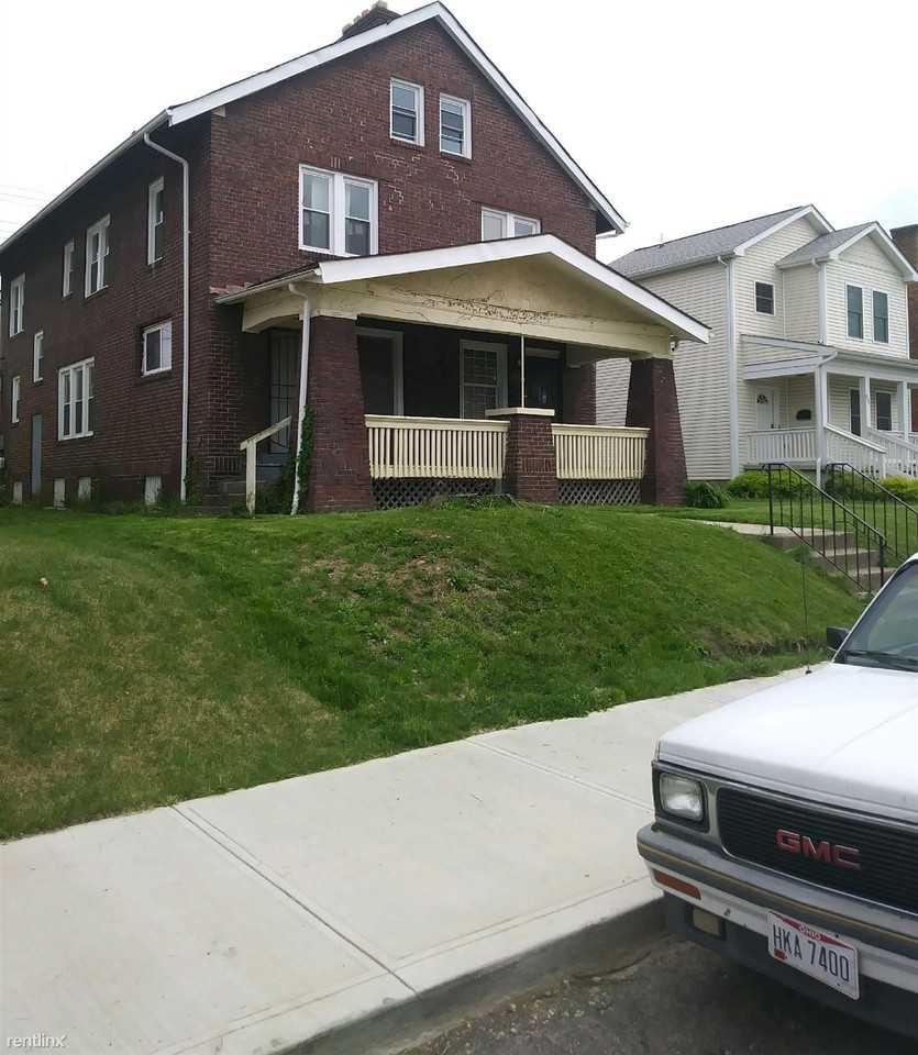 918 Carpenter St - Photo 2 of 5