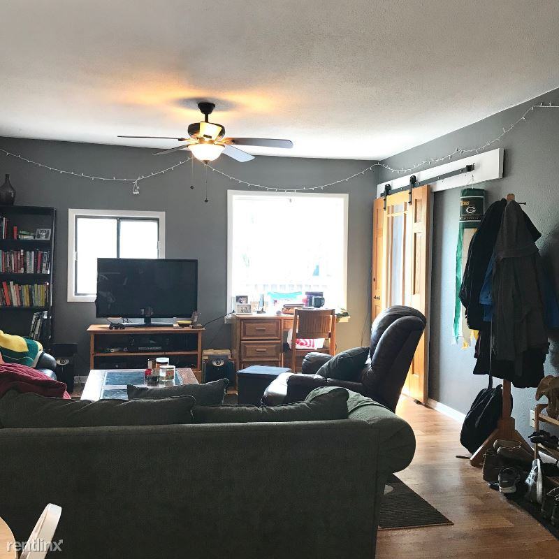 2512 N Bartlett Ave - Photo 2 of 11