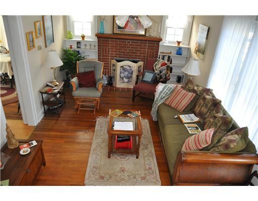 445 9th Ave - Photo 3 of 7