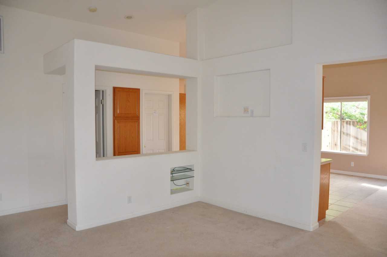 6360 Raspberry Ct - Photo 3 of 11
