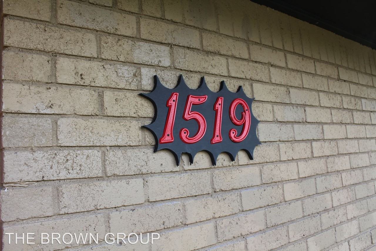 1519 NE 43rd St - Photo 2 of 23