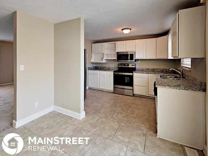 11917 Queen Anne's Ct - Photo 2 of 26