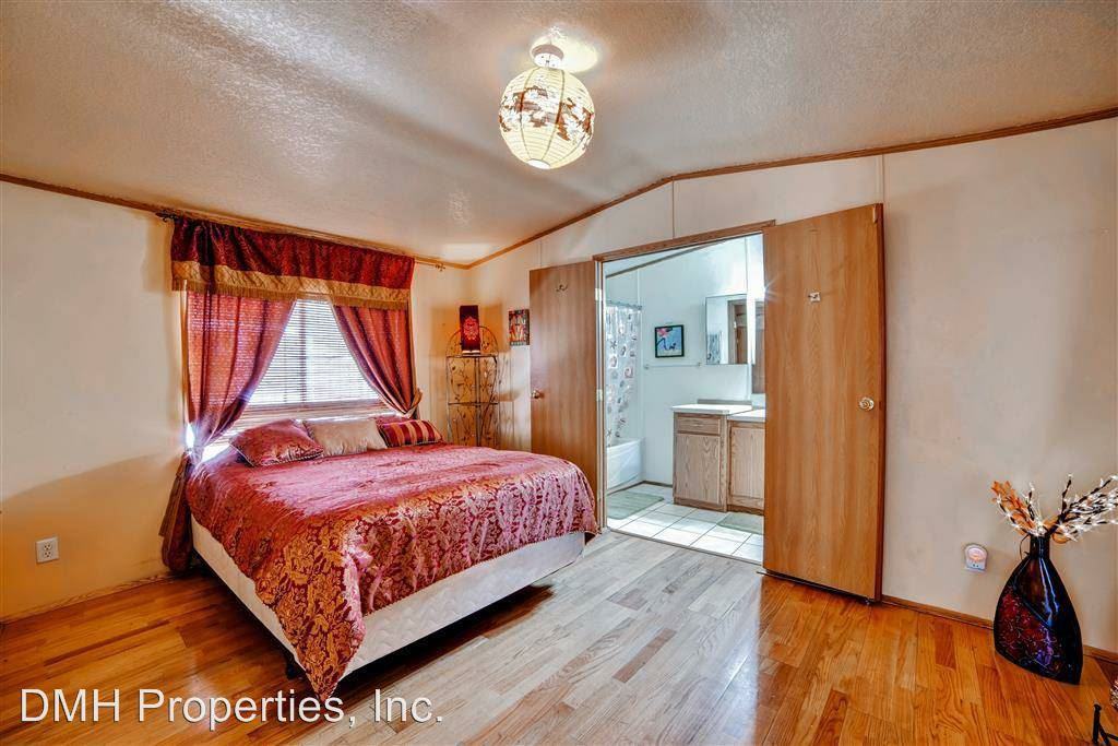 1029 Castillo St - Photo 3 of 6