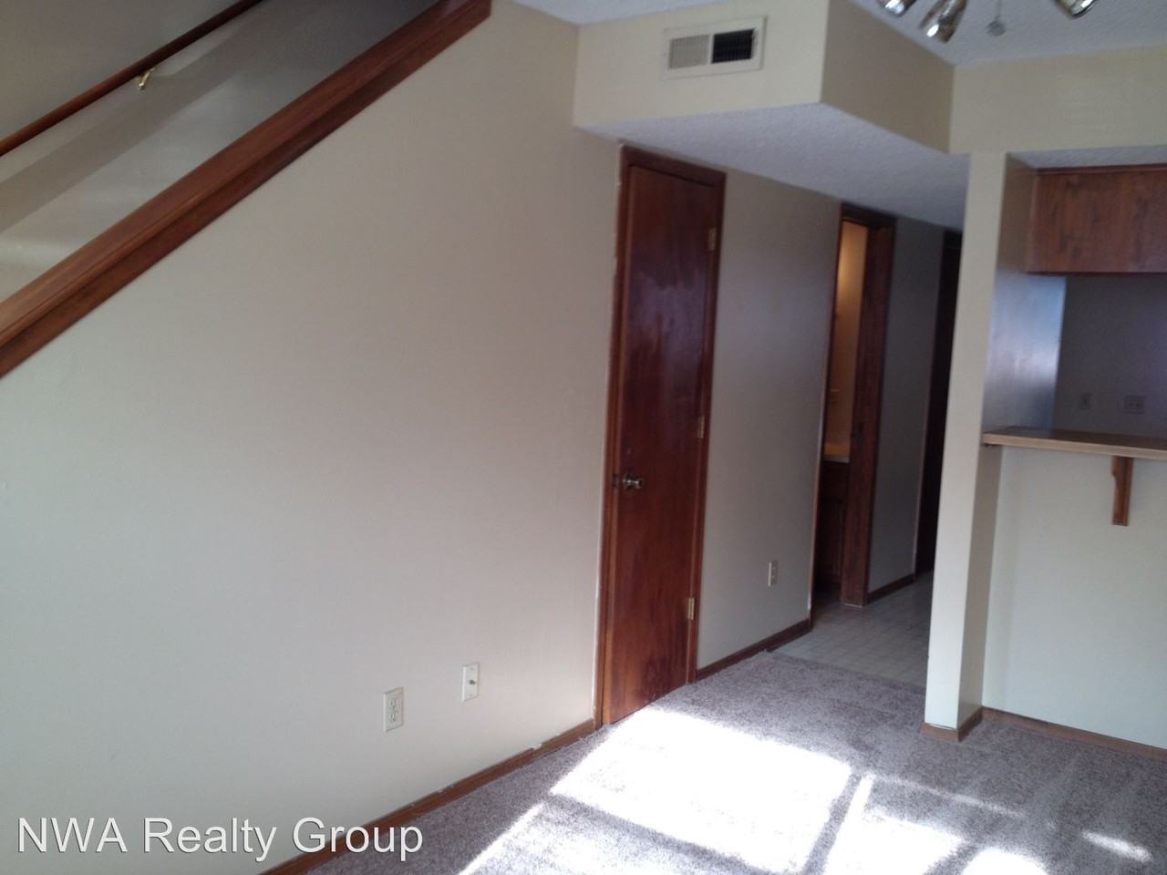 606 SW C St #A - Photo 2 of 12