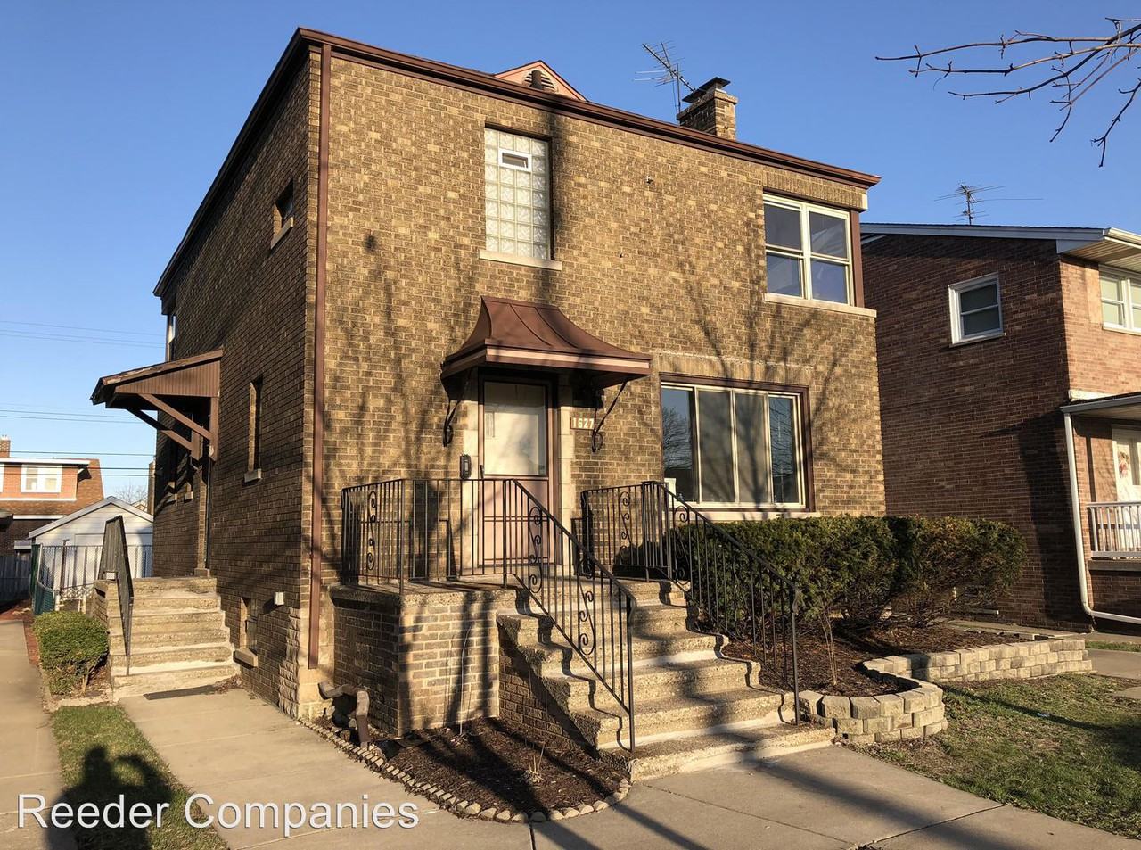 1627 Calumet Ave - Photo 2 of 6