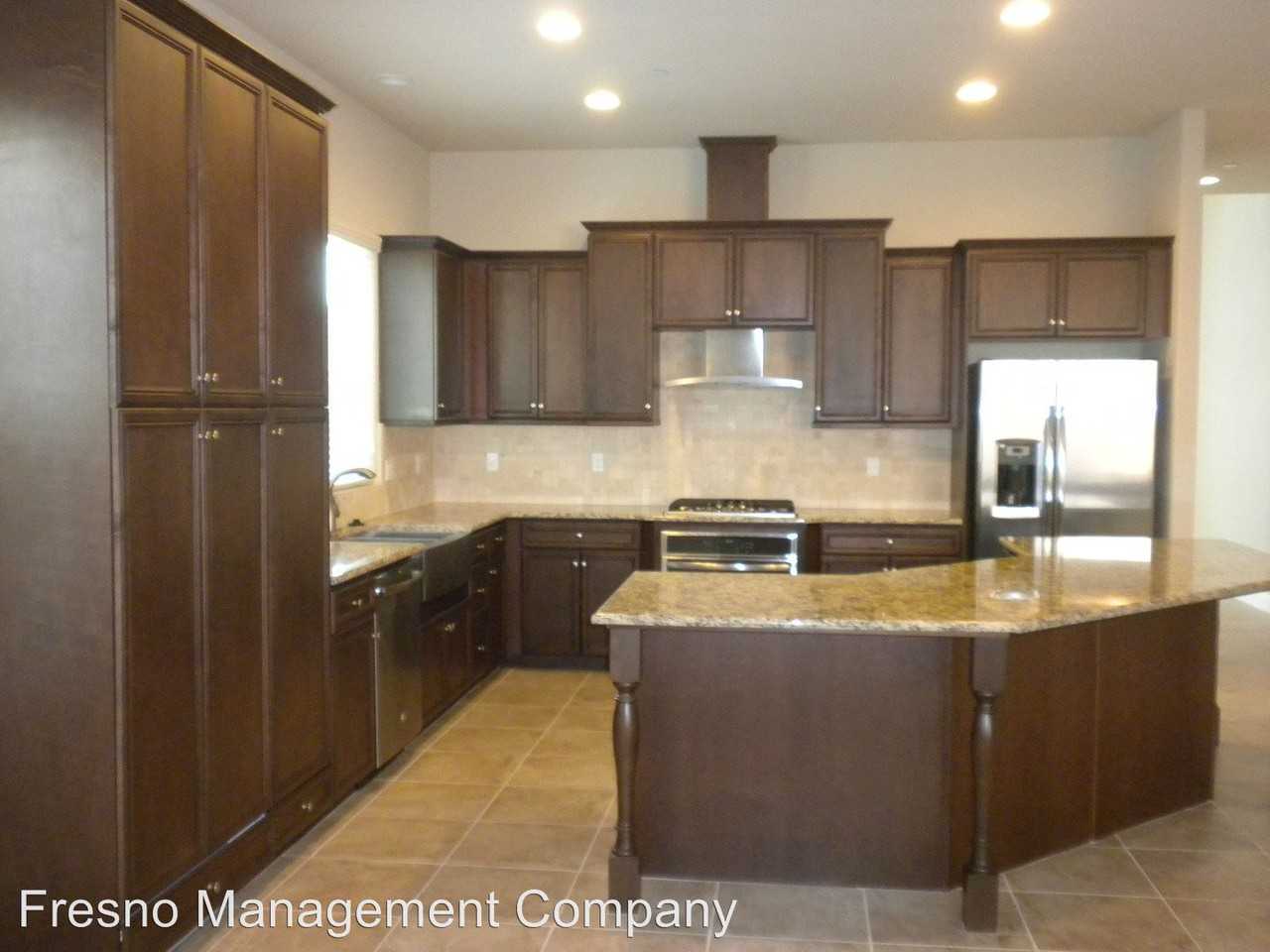 6688 W Oak Ave - Photo 2 of 33