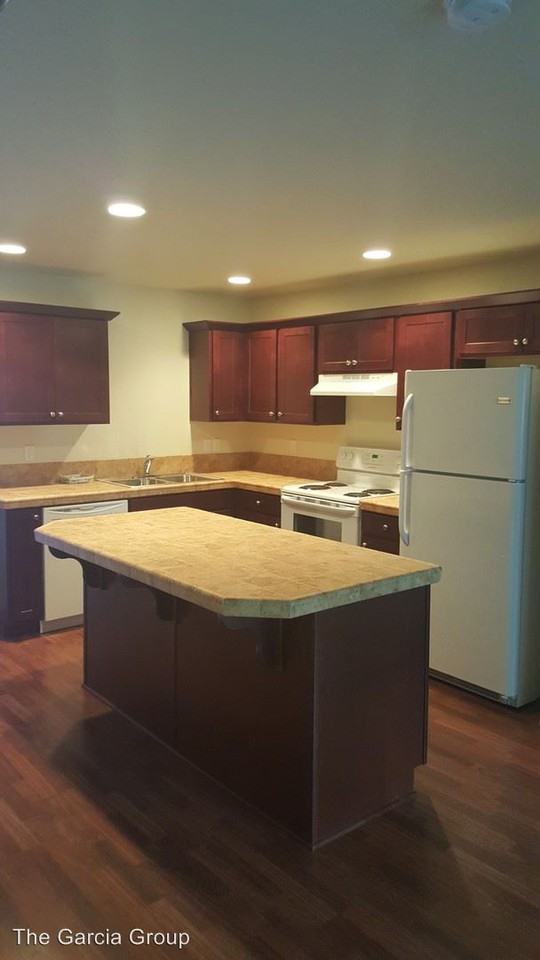 4658 NE 116th Ave - Photo 3 of 15