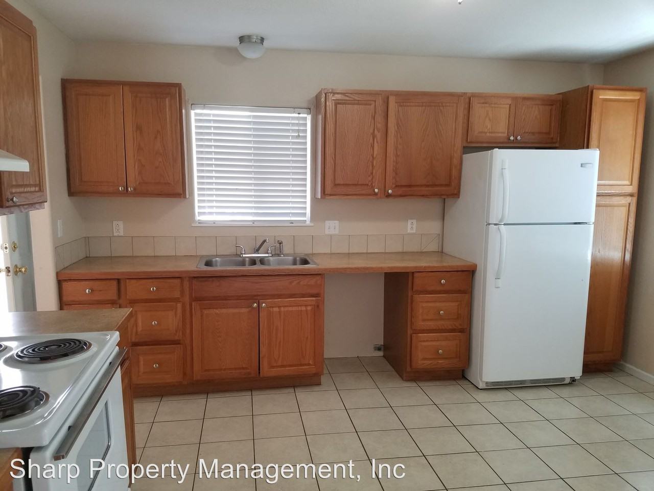 1123 9th Ave - Photo 3 of 6