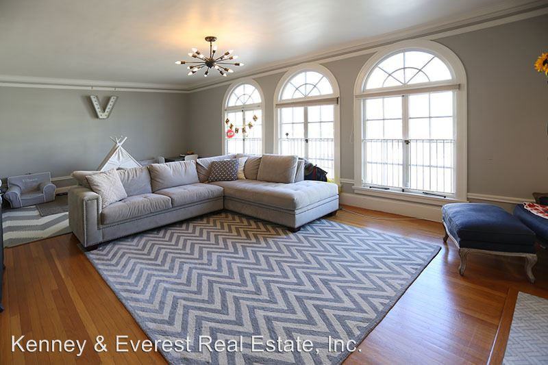 3121 Franklin St - Photo 3 of 14