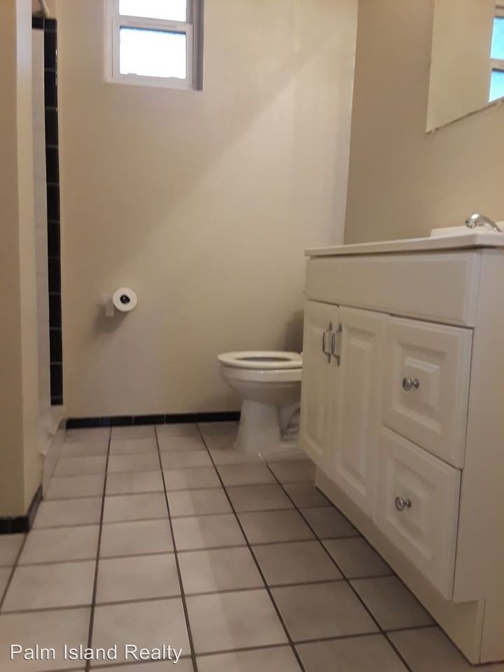 216 NW Madison Cir N - Photo 3 of 7