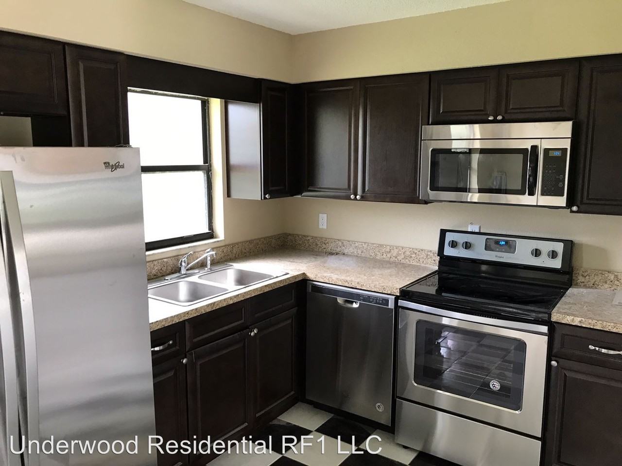 1101 Blossom Cir N - Photo 3 of 22