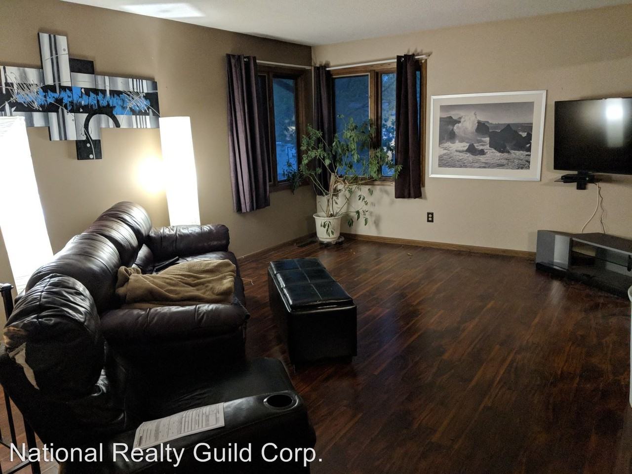 1232 Norton Ave NE - Photo 3 of 4