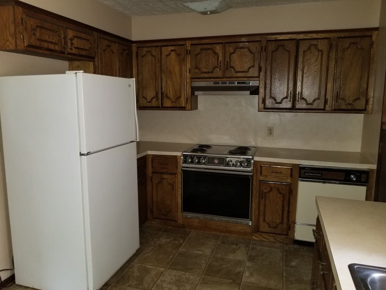 302 SE 10th St - Photo 3 of 9