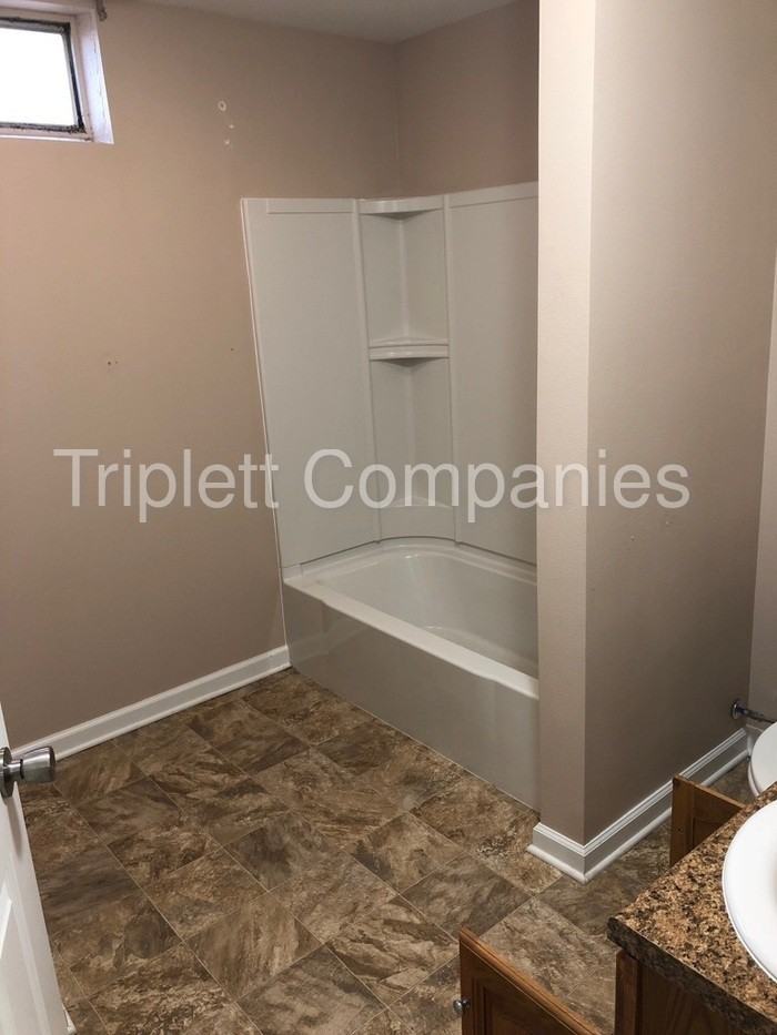 120 Larson Ave - Photo 2 of 10