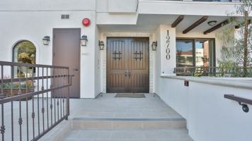 featured image of 12700 Moorpark Street #301