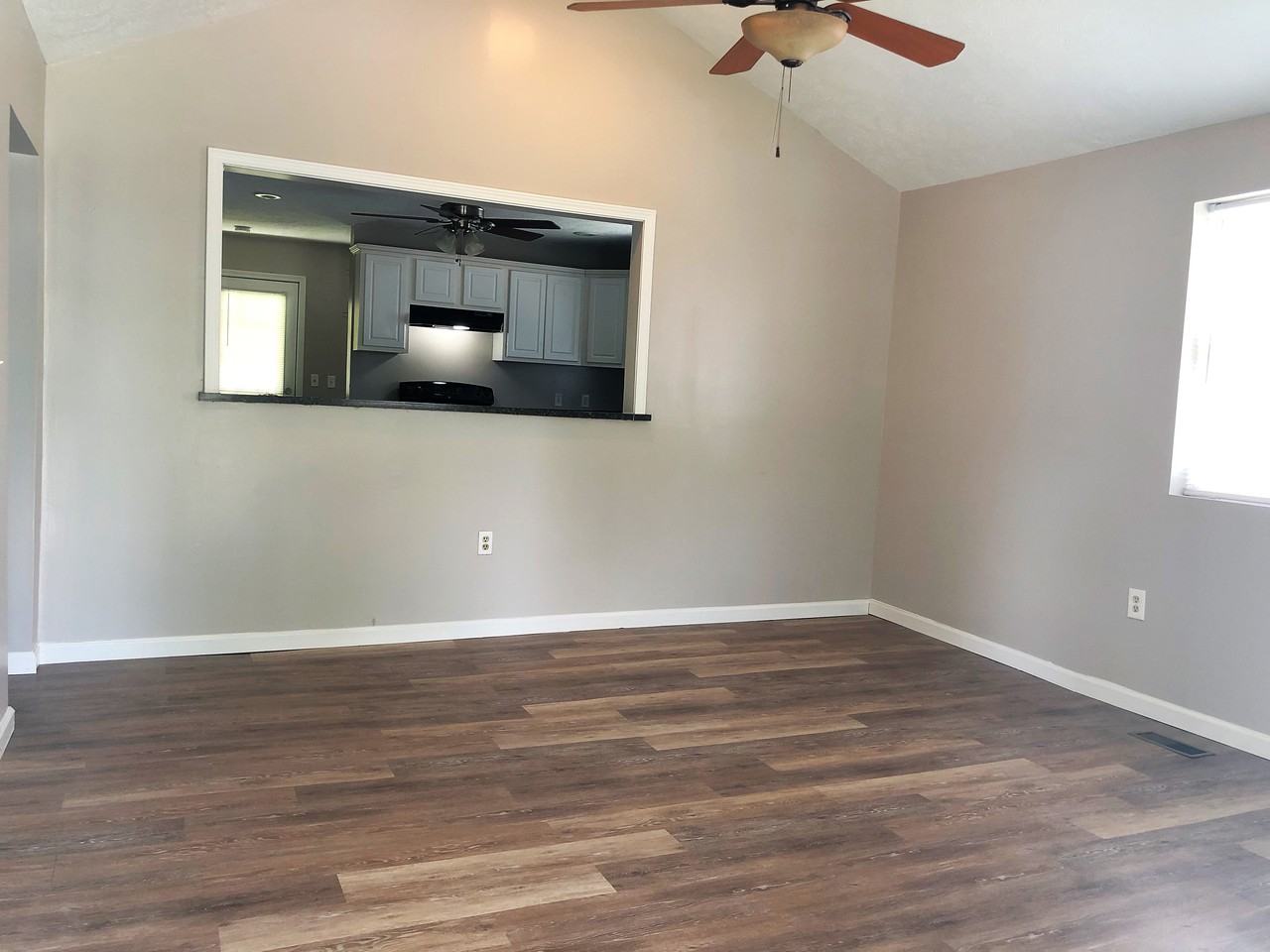 1116 W 11th St - Photo 2 of 11