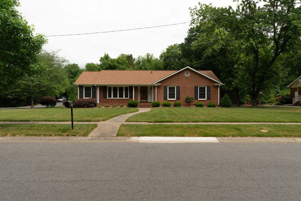 6618 Castlegate Dr - Photo 2 of 46