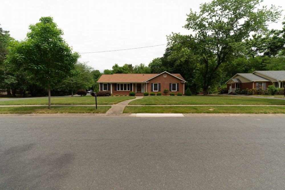 6618 Castlegate Dr - Photo 3 of 46