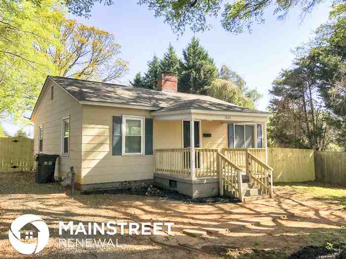 1525 Effingham Rd - Photo 2 of 13