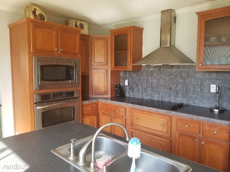 1620 Abbie Ct - Photo 3 of 10