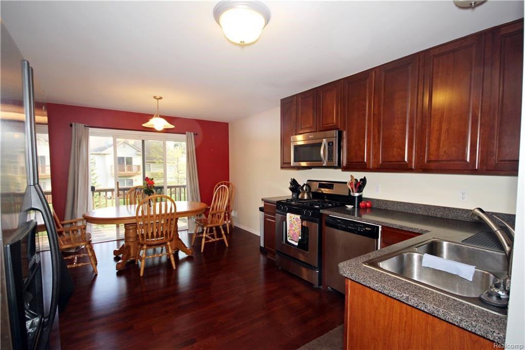 216 Vista Dr N - Photo 3 of 9