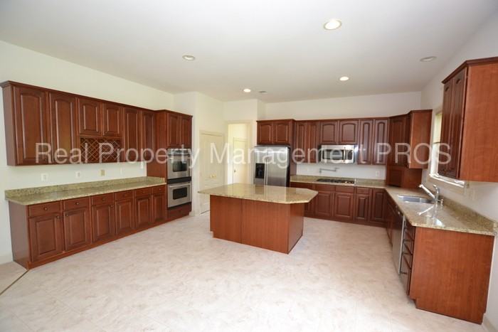 13127 Moyes Bluff Ct - Photo 3 of 31