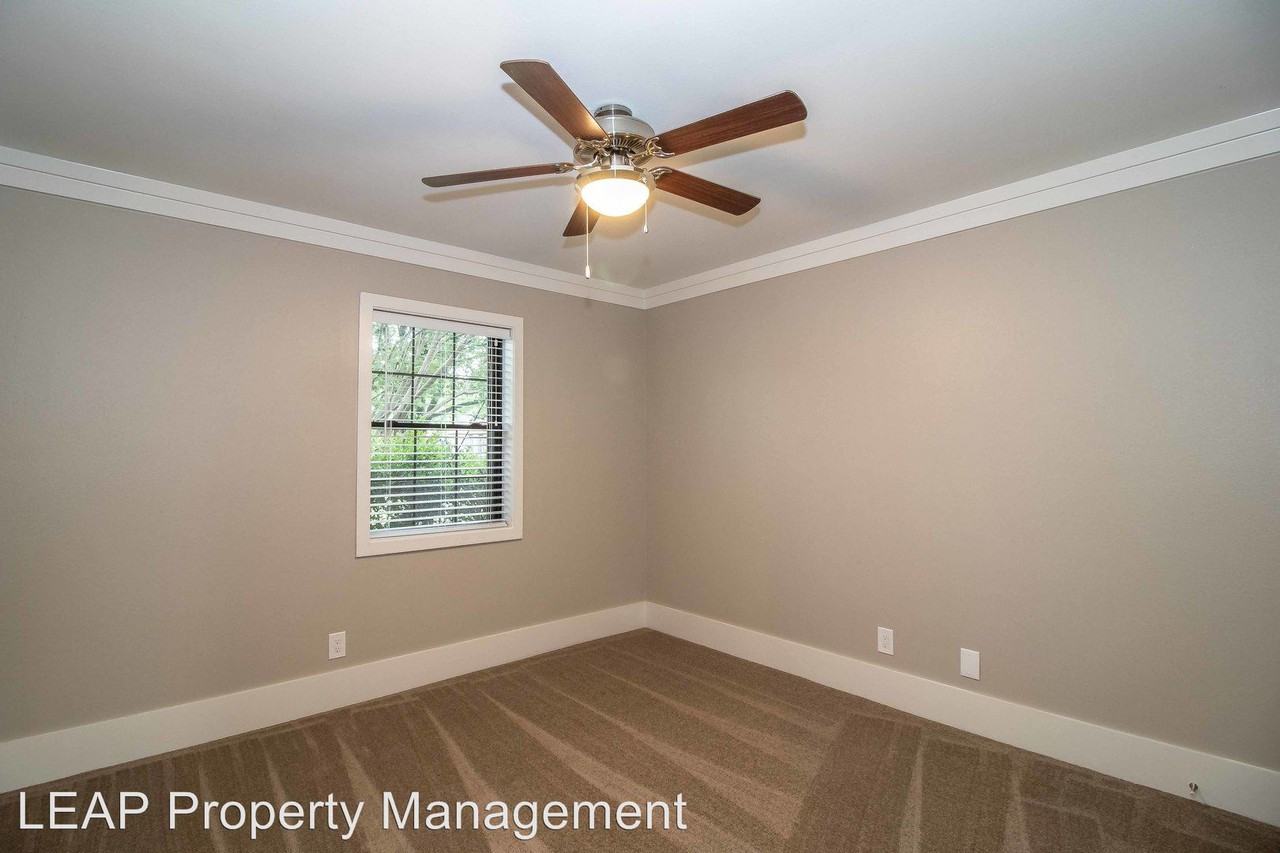 1028 Murray Ct - Photo 3 of 38