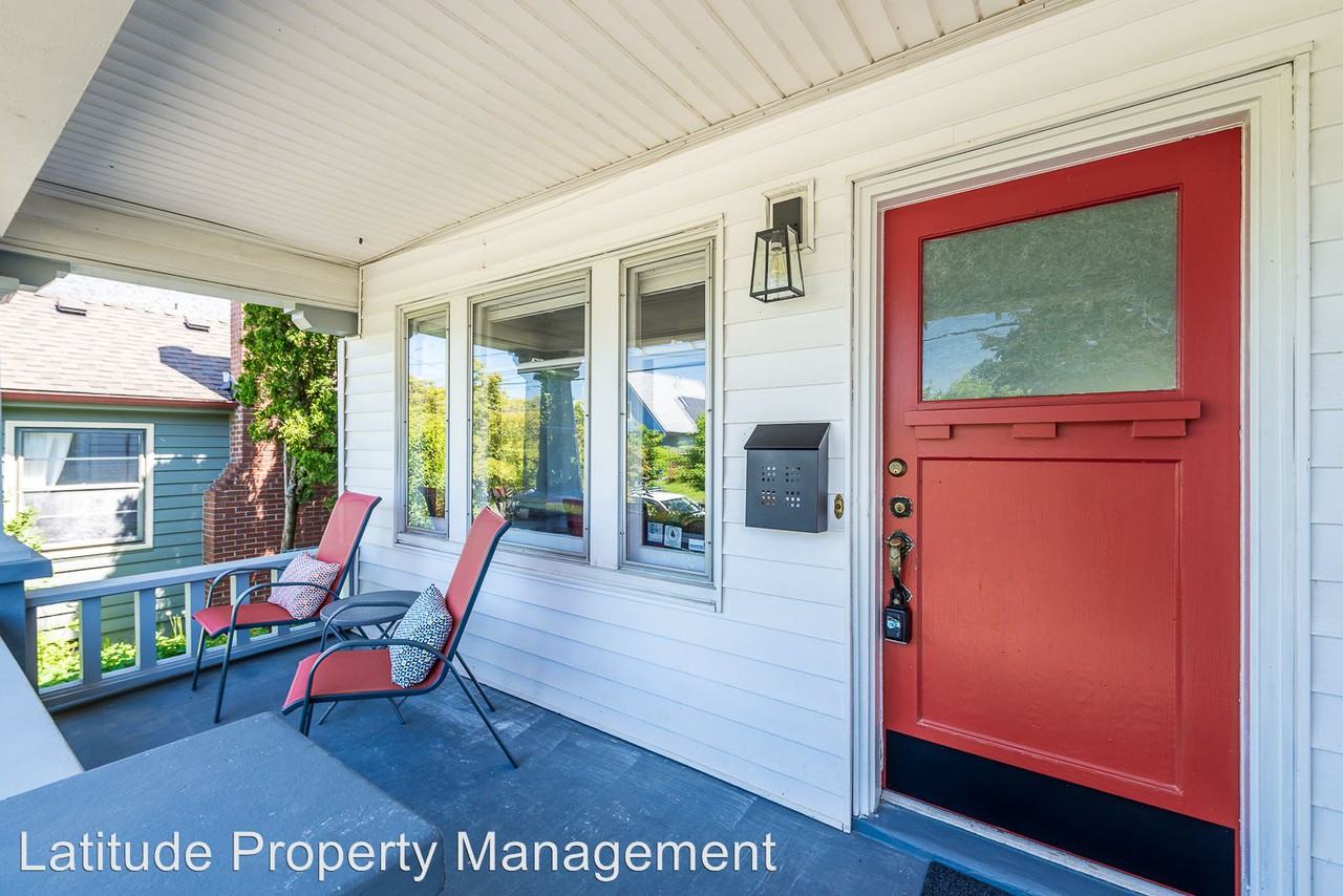 4920 NE 35th Pl - Photo 2 of 26