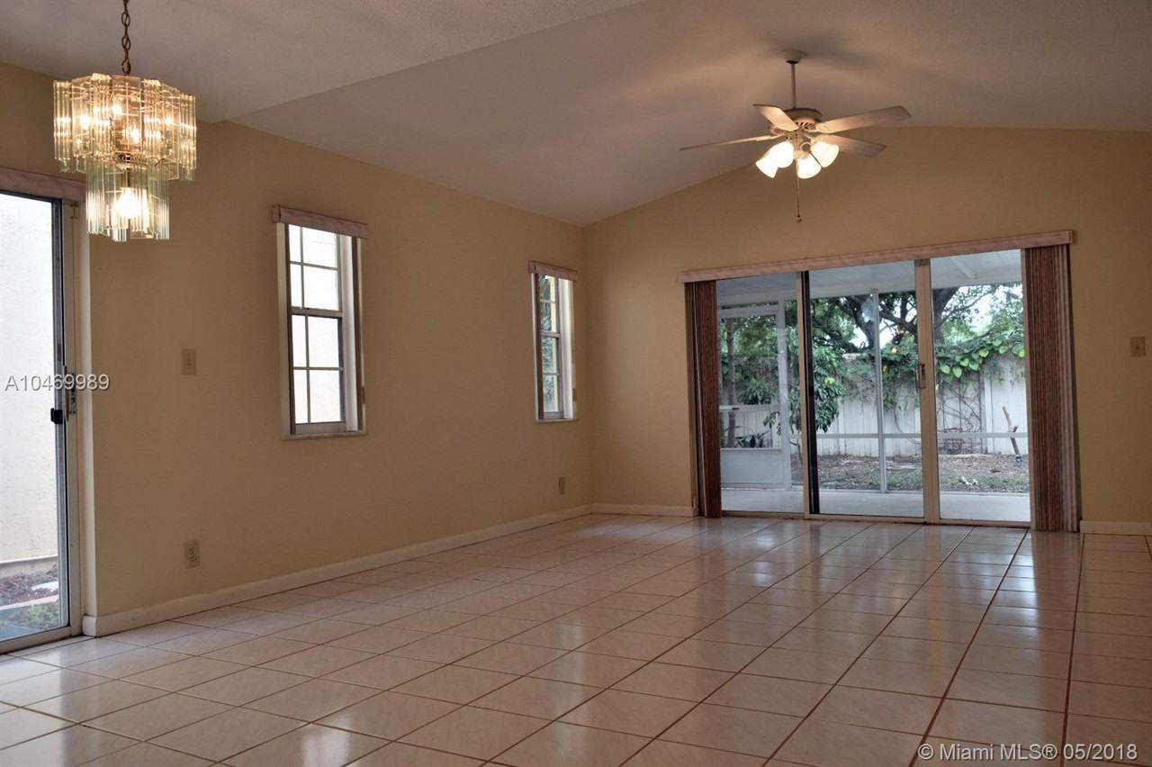 10746 South Saratoga Drive - Photo 2 of 10