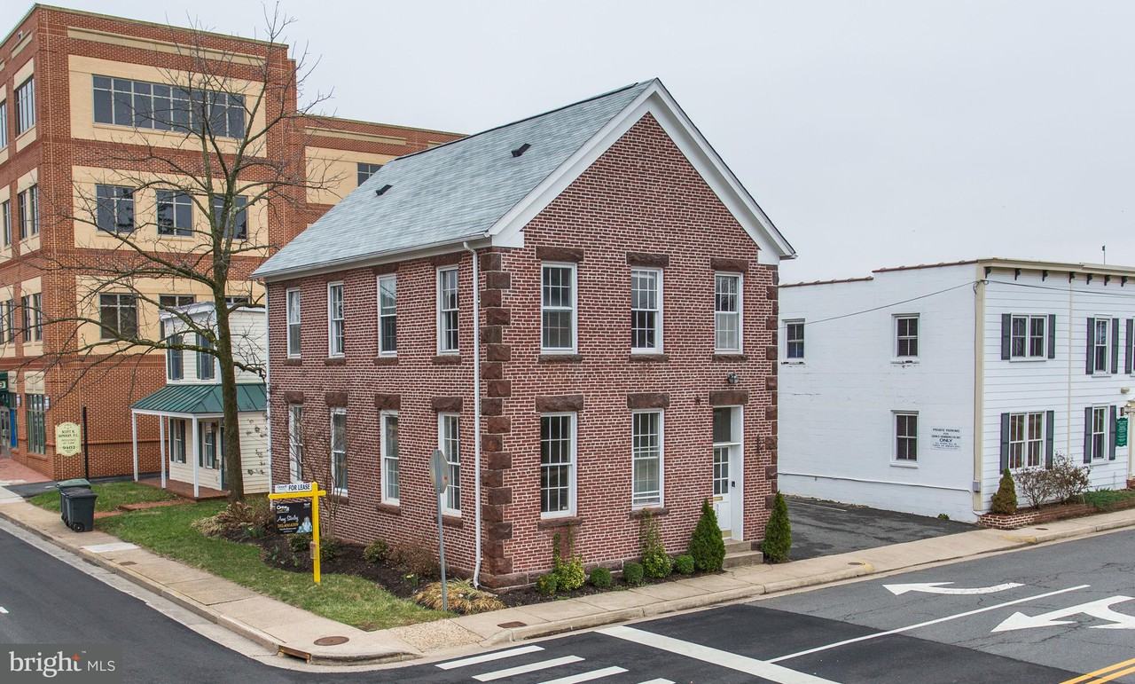 9251 Lee Ave - Photo 2 of 21