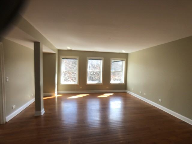 2634 W Glenlake Ave #C2 - Photo 2 of 11